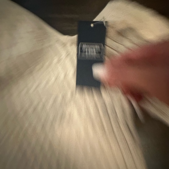 NWT abercrombie & Fitch beige halter cold shoulder sweater -crop style - Picture 3 of 8